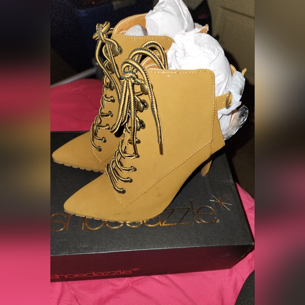 Shoe dazzle pointy toe bootie